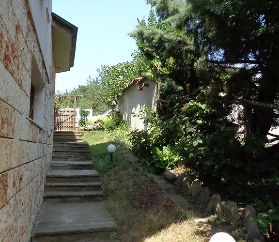 Victoria Guest house 2*